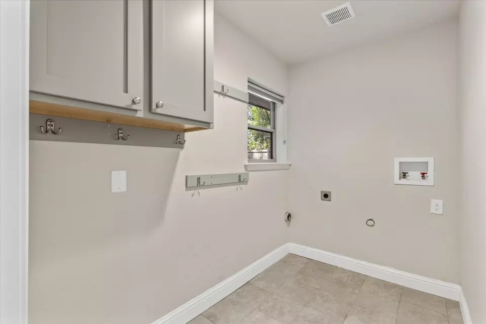  9417 Green Terrace Dr, Dallas, TX 75220 photo 22