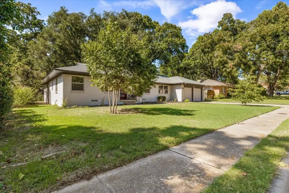  9417 Green Terrace Dr, Dallas, TX 75220 photo 4