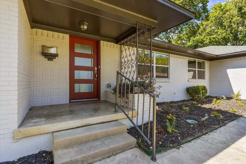  9417 Green Terrace Dr, Dallas, TX 75220 photo 6