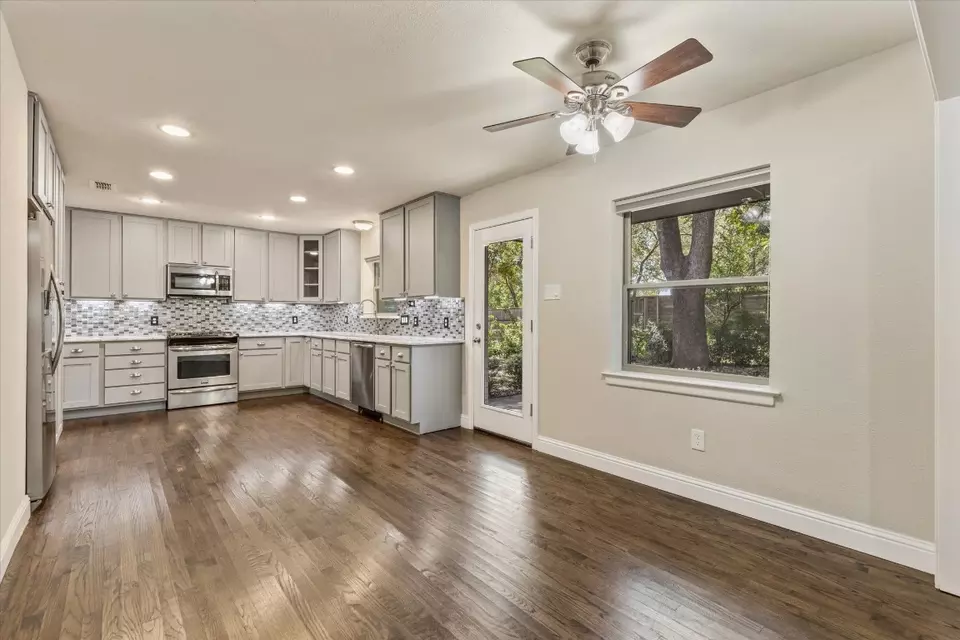  9417 Green Terrace Dr, Dallas, TX 75220 photo 12