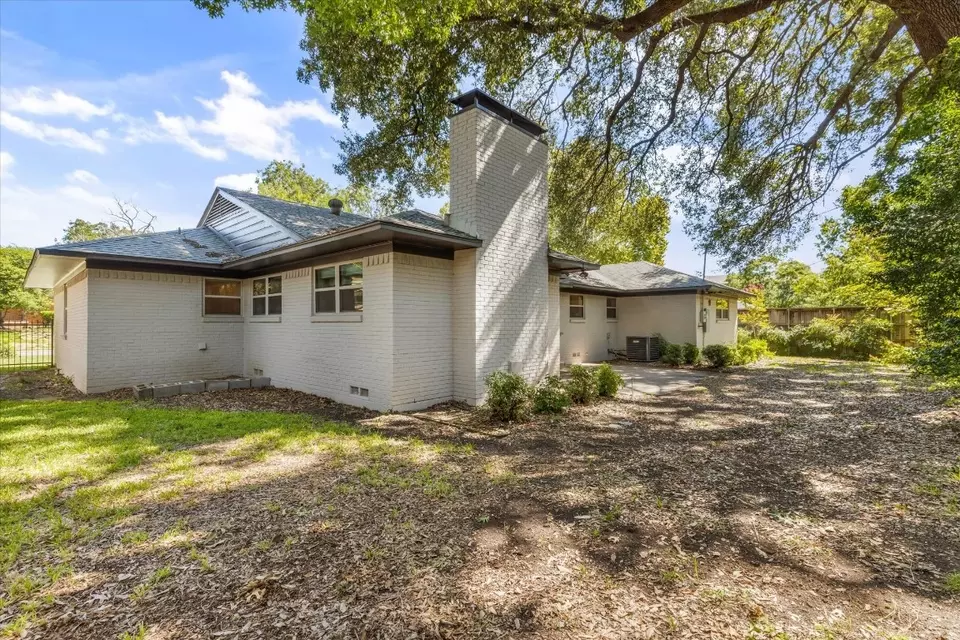  9417 Green Terrace Dr, Dallas, TX 75220 photo 37