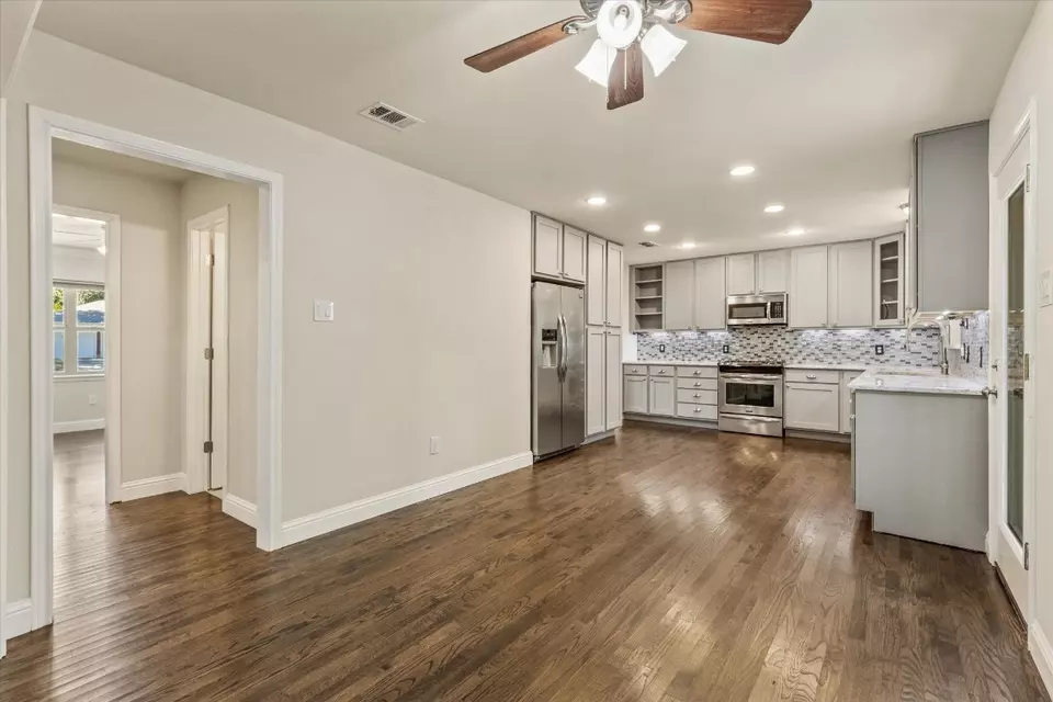  9417 Green Terrace Dr, Dallas, TX 75220 photo 13