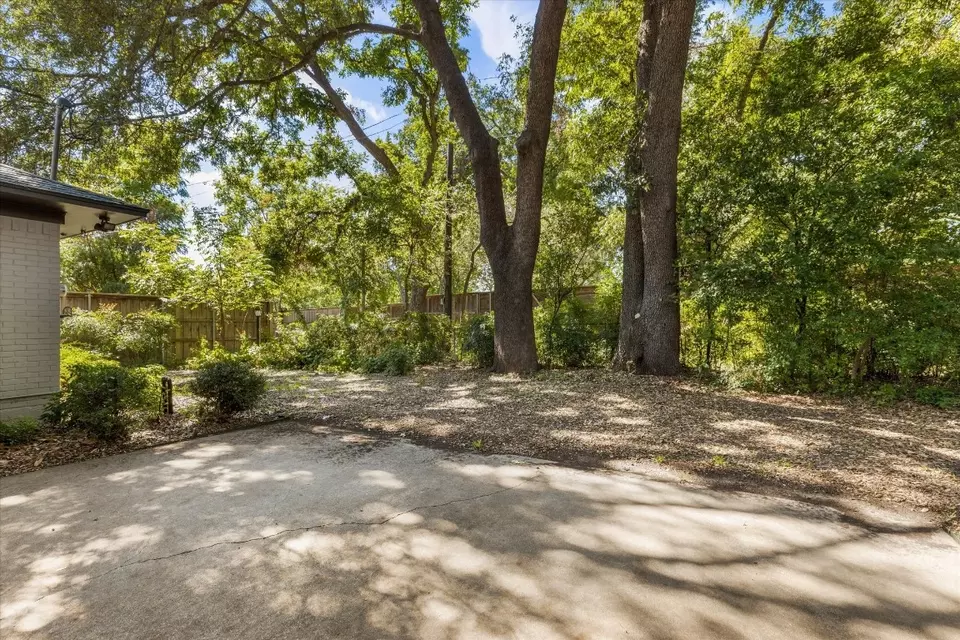  9417 Green Terrace Dr, Dallas, TX 75220 photo 39