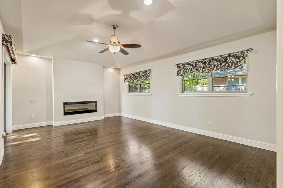  9417 Green Terrace Dr, Dallas, TX 75220 photo 17