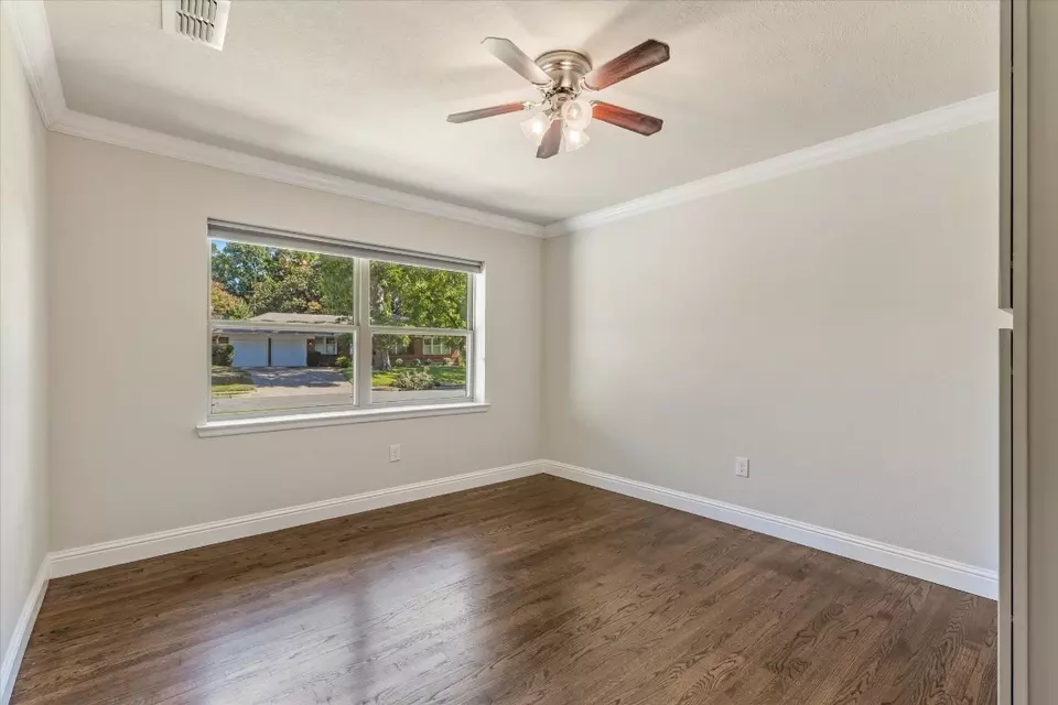  9417 Green Terrace Dr, Dallas, TX 75220 photo 25