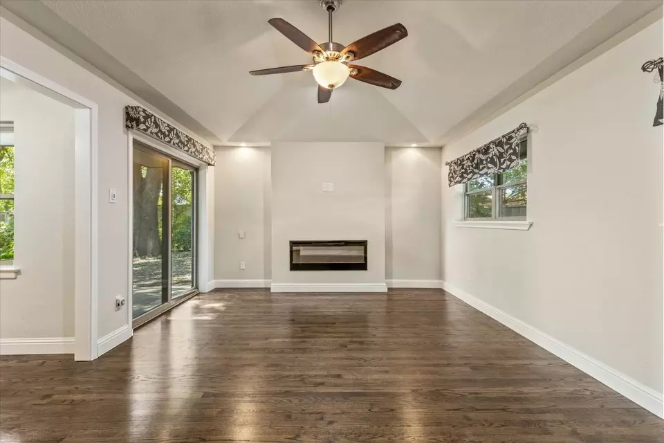  9417 Green Terrace Dr, Dallas, TX 75220 photo 19