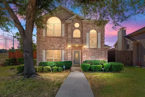1301 Dallshan Dr, Carrollton, TX 75007