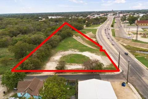938 E Henderson St, Cleburne, TX 76031