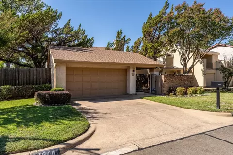 1604 Hawthorne Dr, Arlington, TX 76012