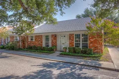 1261 Roaring Springs Rd, Fort Worth, TX 76114