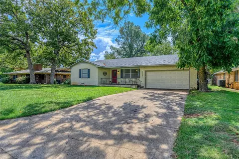 1308 W Bullock St, Denison, TX 75020