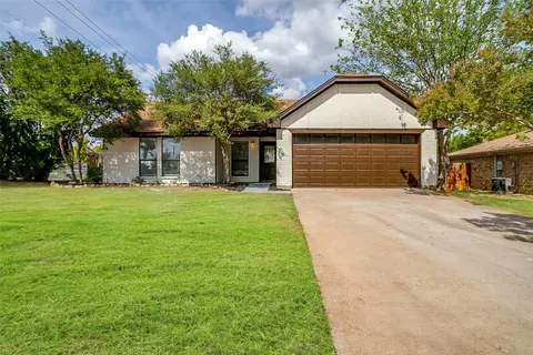 2974 Cripple Creek Trl, Grapevine, TX 76051