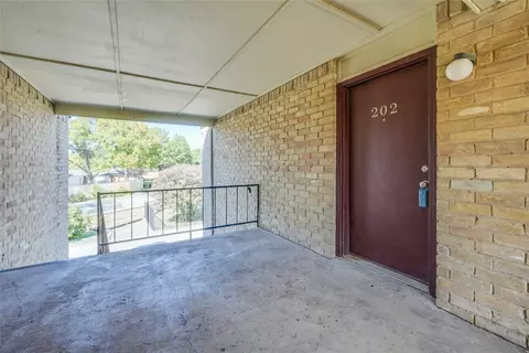919 S Weatherred Dr #202, Richardson, TX 75080