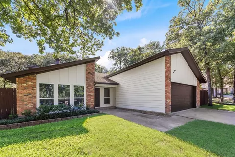 5600 Parliament Dr, Arlington, TX 76017