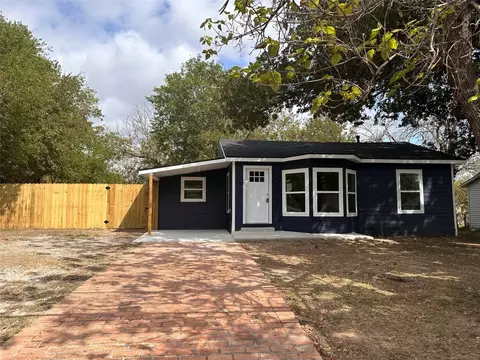 1211 E High St, Terrell, TX 75160