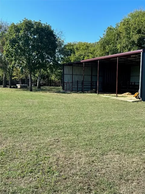 217 Cedar Dr, Grand Prairie, TX 75052