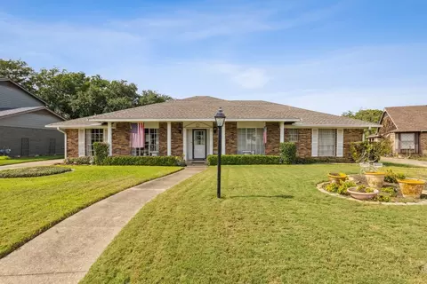 3135 Rolling Knoll Ct, Farmers Branch, TX 75234