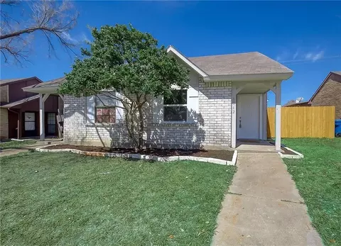 6042 Dooley Dr, The Colony, TX 75056