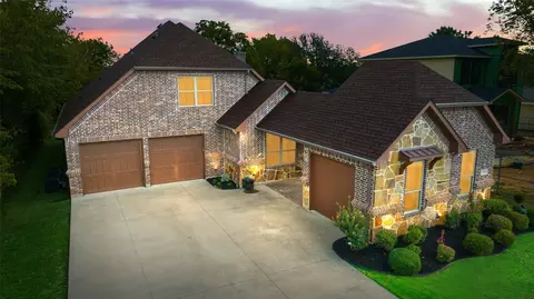 236 N Starnes St, Grapevine, TX 76051