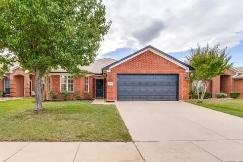 2032 Kingsbrook Trl, Fort Worth, TX 76120