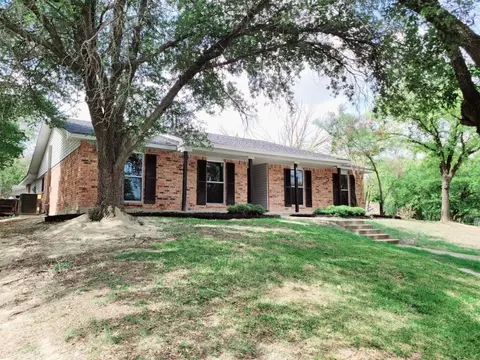165 N Crestwood Blvd, Desoto, TX 75115