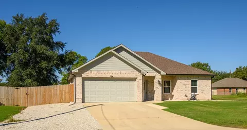 120 Deep Cove Dr, Trinidad, TX 75163