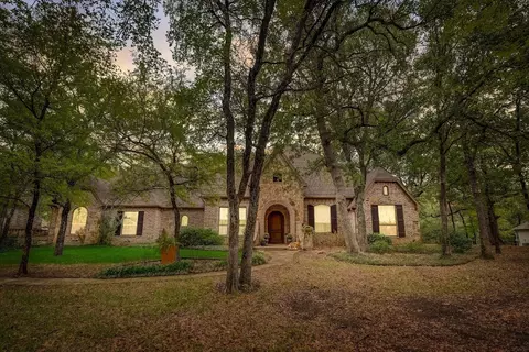 1070 E Oak Shores Dr, Cross Roads, TX 76227