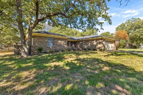 2604 Royal Ln, Granbury, TX 76049