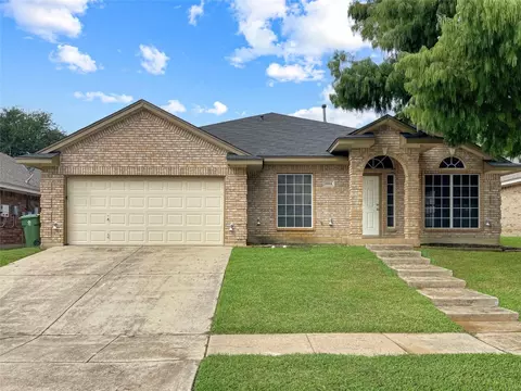 6004 Copperfield Dr, Arlington, TX 76001
