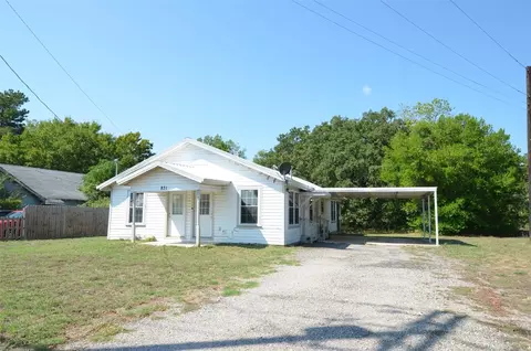 831 N Prairieville St, Athens, TX 75751