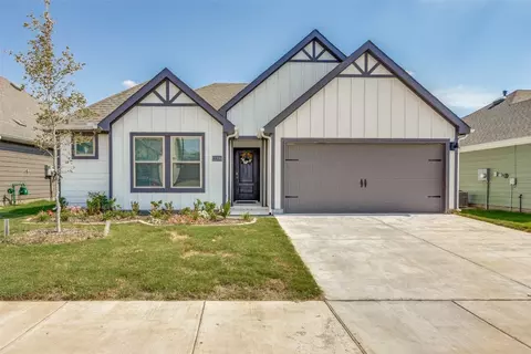 11200 Pond View Ct, Aubrey, TX 76227