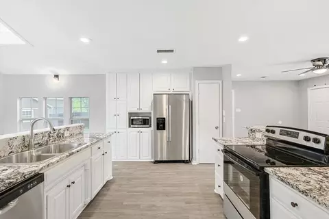 516 Souder Dr, Hurst, TX 76053