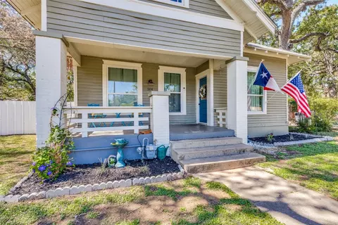 504 S Robinson St, Cleburne, TX 76031