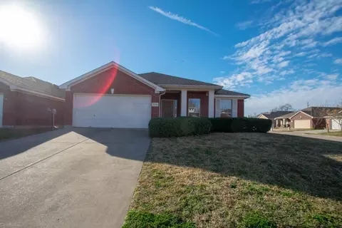 2503 Taos Dr, Grand Prairie, TX 75051