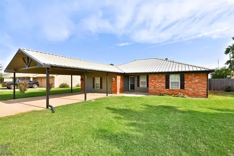 1602 Derrick Dr, Haskell, TX 79521 photo 3