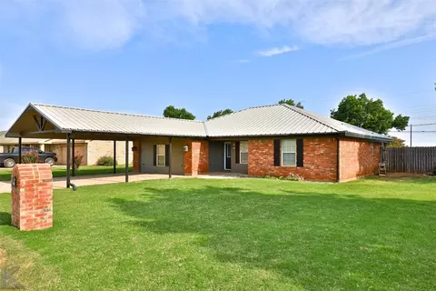 1602 Derrick Dr, Haskell, TX 79521 photo 2