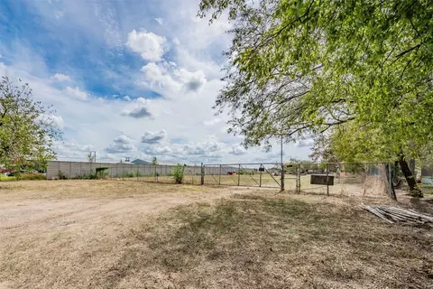 4716 David Strickland Rd, Fort Worth, TX 76119