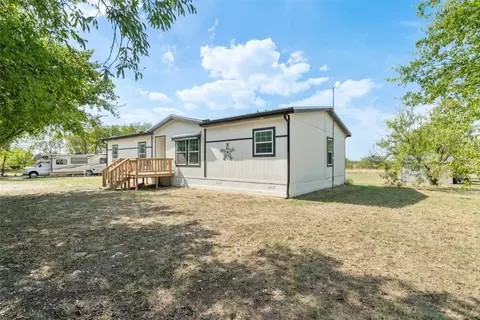 16671 Flow Rd, Krum, TX 76249 photo 4