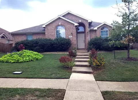 106 Glacier Ln, Cedar Hill, TX 75104
