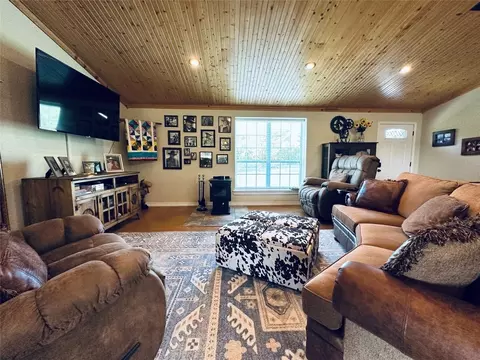 200 Fox Creek Dr, Comanche, TX 76442