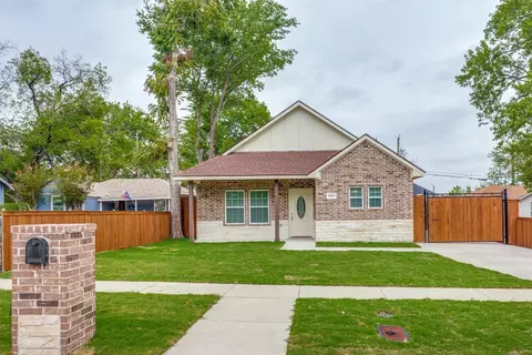 1019 E Jessamine St, Fort Worth, TX 76104