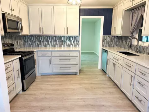 805 Pecan St, Honey Grove, TX 75446