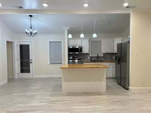 1502 E Highland Ave, Comanche, TX 76442 photo 3