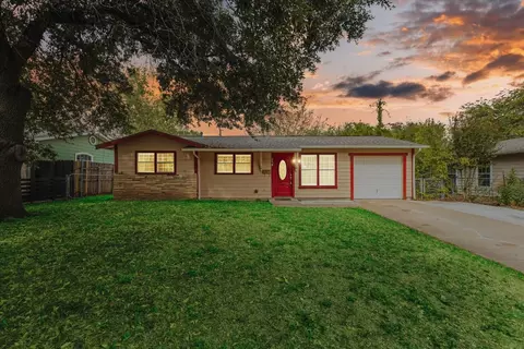 3561 Regal Rd, Fort Worth, TX 76111