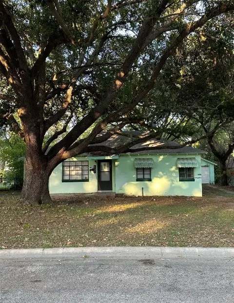 652 Schieme St, River Oaks, TX 76114