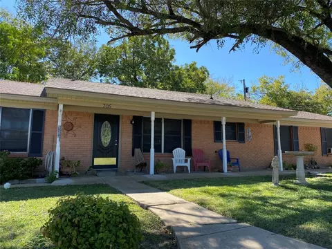 705 Ed Hall Dr, Kaufman, TX 75142