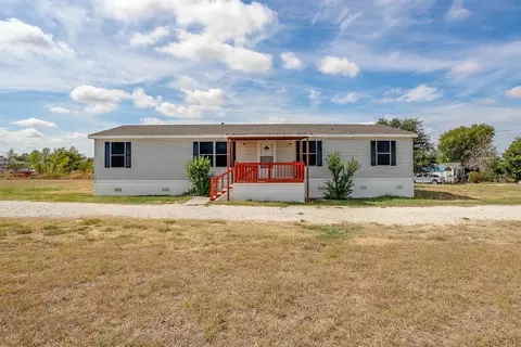 5709 Texas St, Joshua, TX 76058