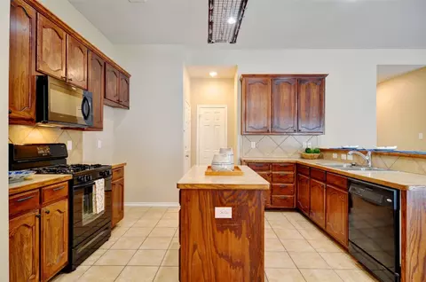 9249 Odeum Dr, Fort Worth, TX 76244 photo 11