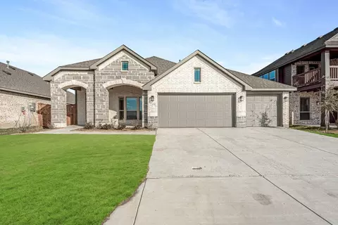 127 Sweetwater Dr, Commerce, TX 75428