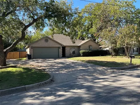 6704 Beaty St, Fort Worth, TX 76112